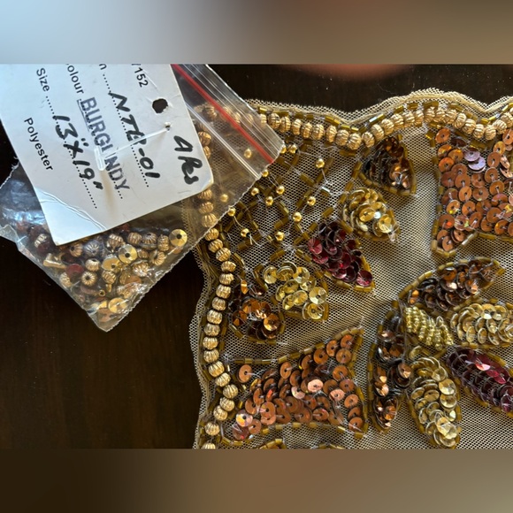 NWT Lot of 4 Beautiful Fall colors sequined placements - Picture 6 of 7